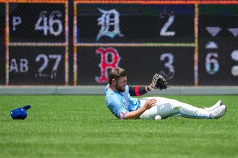 Nelson Velazquezs Ninth Inning Triple Sparks Kc Royals Comeback