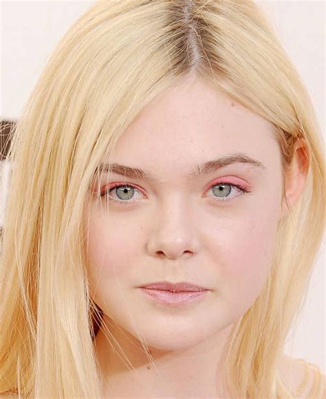 153点のelle Fanning 18th Annual Critics Choice Movie Awards Arrivalsのストック