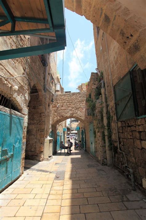 Calle Estrecha En La Ciudad Vieja Del Acre O De Akko Foto De Archivo