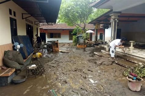 Diterjang Banjir Bandang Hektare Lahan Sawah Di Buleleng Rusak