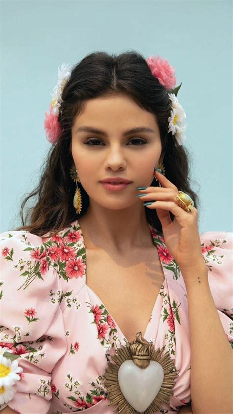 Pin on Pelo | Selena gomez photoshoot, Selena gomez cute, Selena gomez