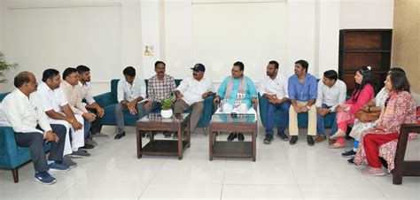 Newly Elected Executive Of Pink City Press Club Meets Cm पिंकसिटी