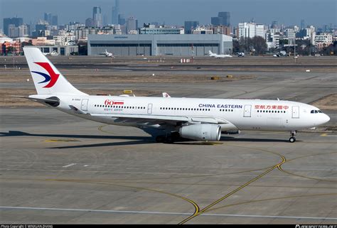 B China Eastern Airlines Airbus A Photo By Minxuan Zhang