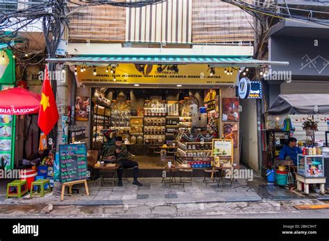 Hanoi Old Quarter Tea Hi Res Stock Photography And Images Alamy