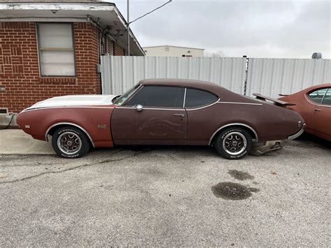 Lot 1969 Oldsmobile 442 Holiday Coupe 1969 Oldsmobile 442 Holiday