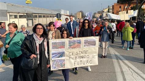 Sit in contro il nuovo polo logistico Questo non è il bene dei