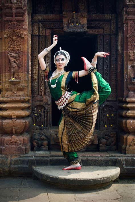 Odissi Dance, Mukteshwar Temple | Bharatanatyam poses, Dance ...