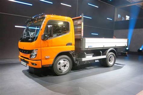 Fuso ECanter Truk Listrik Pertama Yang Dijual Di Indonesia Mejeng Di