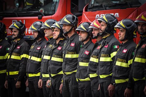 Commozione In Caserma Per I Tre Vigili Del Fuoco Morti Ad Alessandria