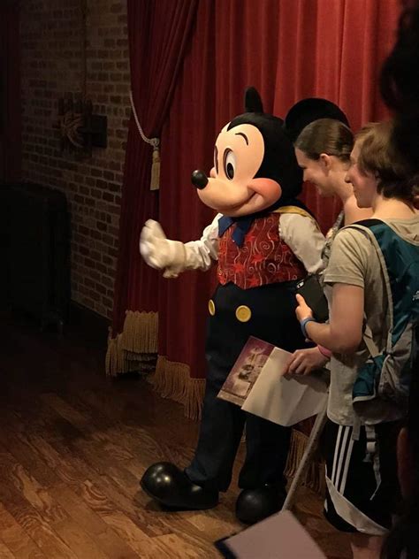 Photos Video New Look Mickey Mouse Character Debuts At Town Square Theater Meet And Greet At