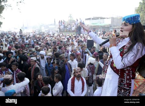 Sindhi Dance Hi Res Stock Photography And Images Alamy