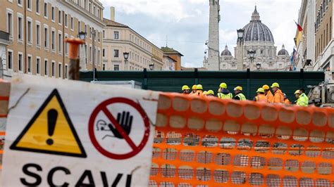 Rinvenuto uno scheletro nel cantiere di Piazza Pia I lavori però non