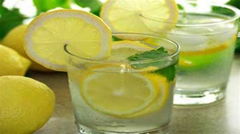 सेहत के लिए बेहद लाभदायक है नींबू पानी अवश्य ट्राय करें Lemon