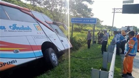 Kecelakaan Tunggal Bus Rosalia Indah Diduga Akibat Pengemudi Alami