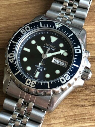 Seiko Kinetic Sports 200 Watch Rare Blue Dial Bezel Model 5M43 0A40