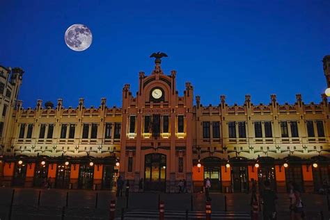 Valencia Train Stations: Easily Get To and From The City