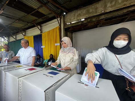 Salurkan Hak Pilih Bersama Istri Dan Anak Pj Gubernur Kalbar Harap