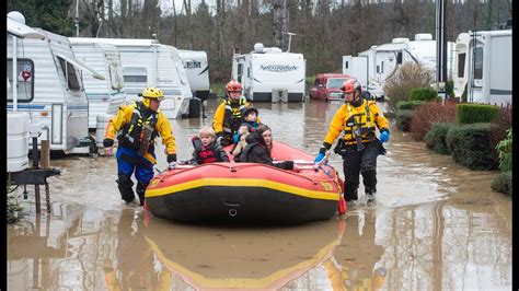 Residents Evacuated From Flooded Puyallup Rv Park Youtube