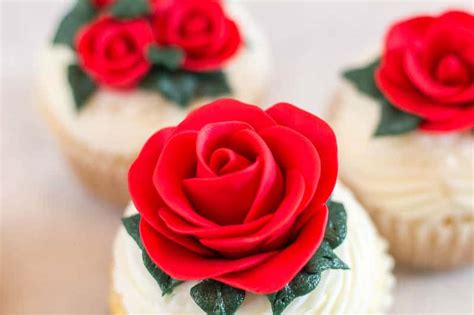 How To Make Fondant Flowers Without Cutters