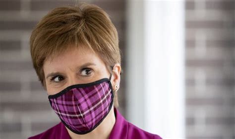 Nicola Sturgeon Spoken To By Police Scotland After Face Mask Breach Uk News Uk