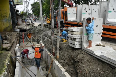 Target Perbaikan Drainase Di Medan Antara Foto