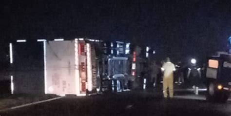 Video En Medio Del Temporal Volcaron Dos Camiones En La Ruta Nacional