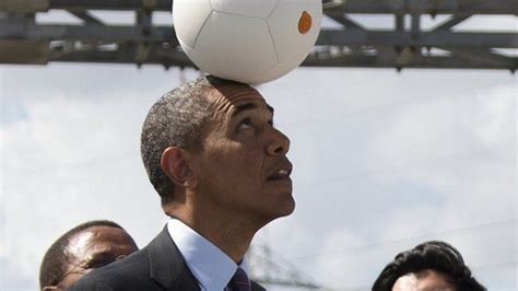 Obama plays football with energy-generating ball - BBC News