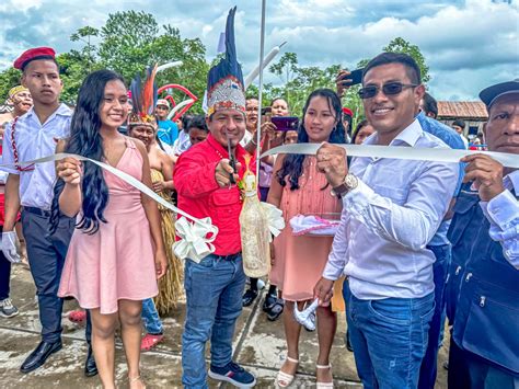 Gobernador Dr René Chávez inaugura nuevo colegio en Huapapa provincia