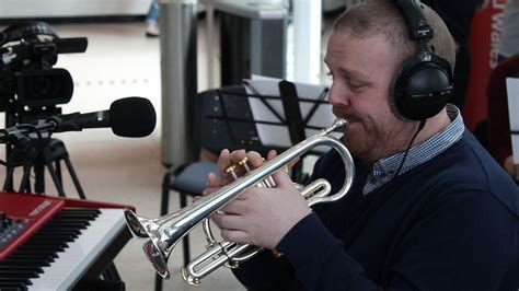 BBC Radio Cymru Bore Cothi 11 04 2014 Huw Chiswell A Band Pres