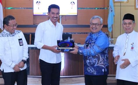 Bupati Banjar Saidi Mansyur Dan Skpd Teken Komitmen Bersama Manajemen