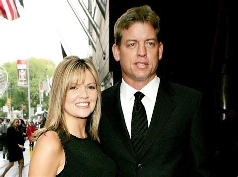 Erica's Blog: Troy Aikman Files For Divorce