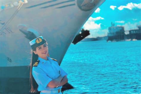 Marwa Elselehdar Suez Canal crises: Egypt female captain gender bias