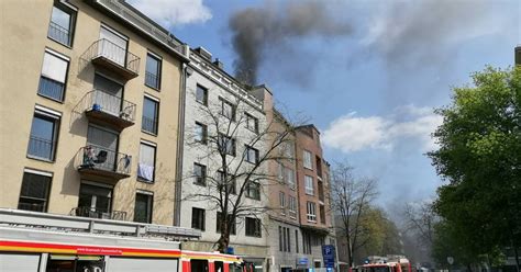 Sieben Pkw Brannten In Einer Tiefgarage Fahrzeuge Teilweise Stark