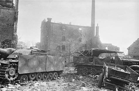 Подбитая немецкая САУ StuG III и тягач Sd.Kfz. 7 на улице города ...