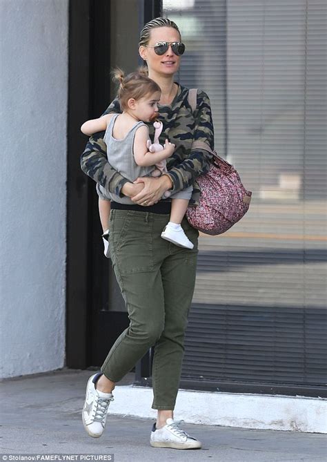 Molly Sims Marches To Salon With Daughter Daily Mail Online