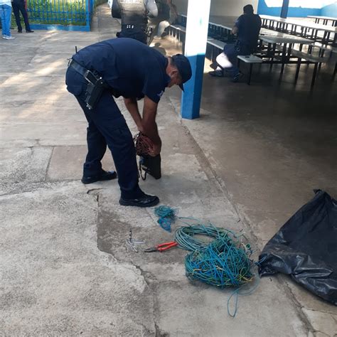 Ladr O Preso Depois De Ser Flagrado Furtando Fia O De Escola Em