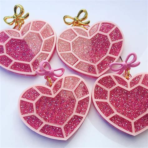 Sparkly Heart Jewel Earrings In Glitter Pink Acrylic