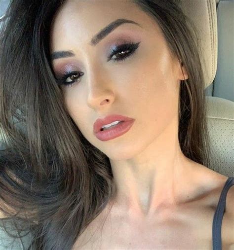 11 Reya Sunshine Onlyfans She Likes Fashion