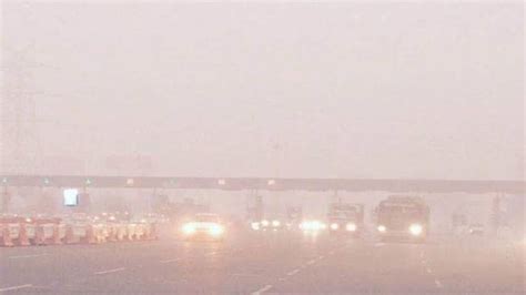 Delhi Wakes Up To Seasons Coldest Day At 42 Degrees Celsius Delhi