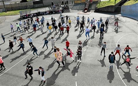 Journée de la trisomie les enfants ont dansé à lécole de La Croix