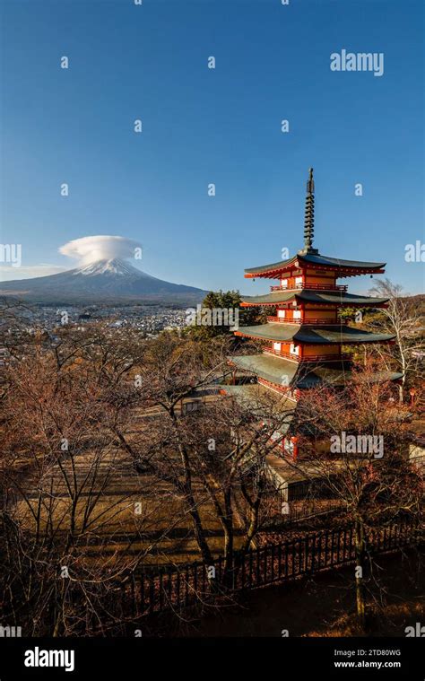 Chureito Pagoda Fujiyoshida Hi Res Stock Photography And Images Alamy