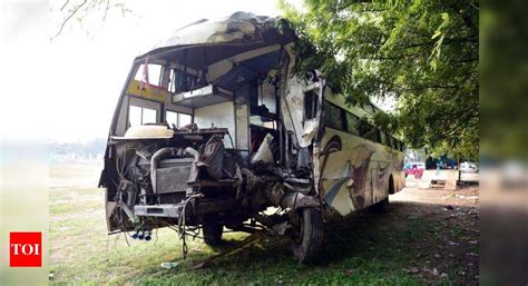 Buses Collide On Yamuna Expressway 15 Injured Noida News Times Of