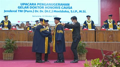 Terima Anugerah Gelar Doktor Honoris Causa Dari Unnes Moeldoko