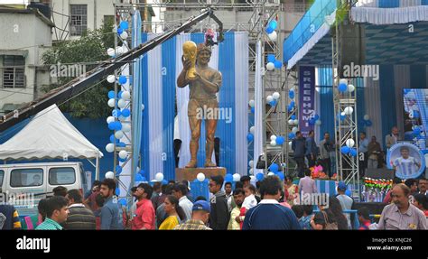 Bidhan Nagar, India. 11th Dec, 2017. 12 feet tall statue of Diego Maradona inauguration by ...