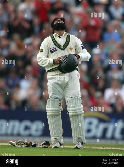 Pakistans Mohammad Yousuf Celebrates His Hundred Hi Res Stock