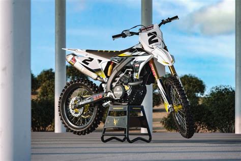 Custom Suzuki Motocross Graphics Kit Bold 2 Omxgraphics