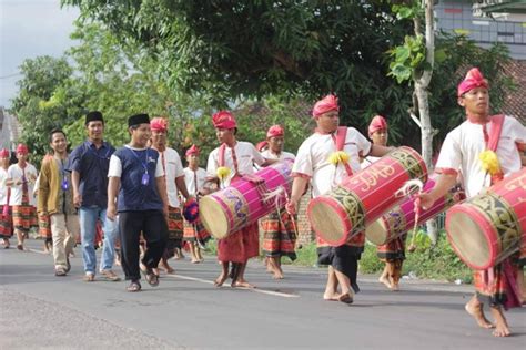 Mengenal Tradisi Dan Budaya Tongkek Kesenian Masyarakat Lombok Yang