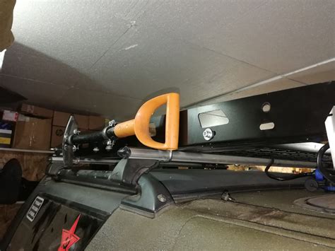 Крепление лопаты на багажник — Opel Frontera A, 2 л, 1993 года ...