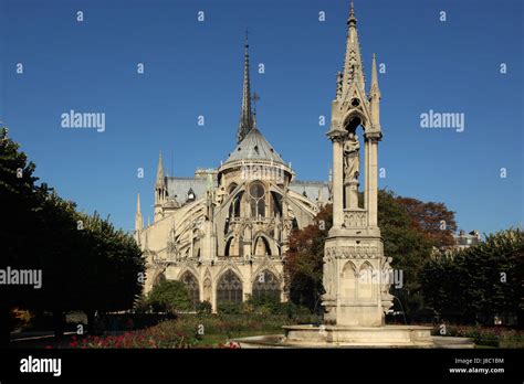 Notre Dame De Paris Stock Photo Alamy