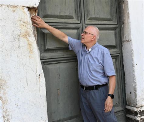 Lucca Vandali Danneggiano La Chiesa Di San Michele